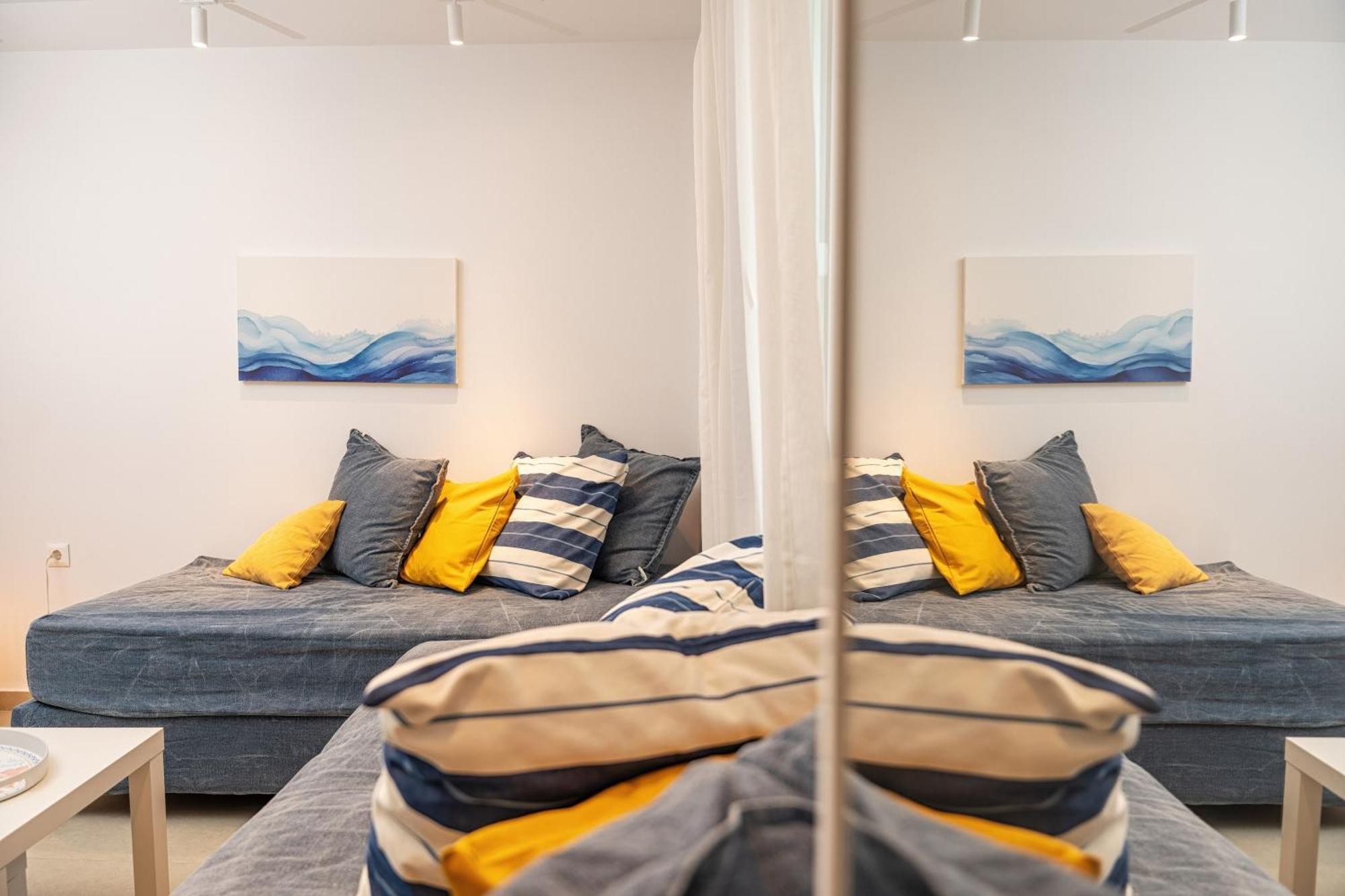 Blue & White Velvet 20M From The Beach Danilia エクステリア 写真
